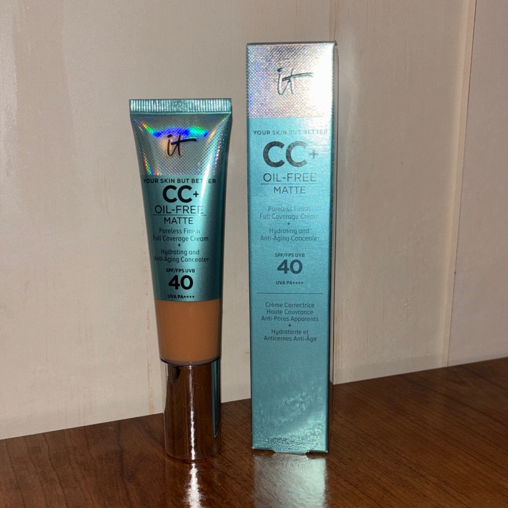 IT Cosmetics CC+ Oil-Free Matte Foundation SPF40